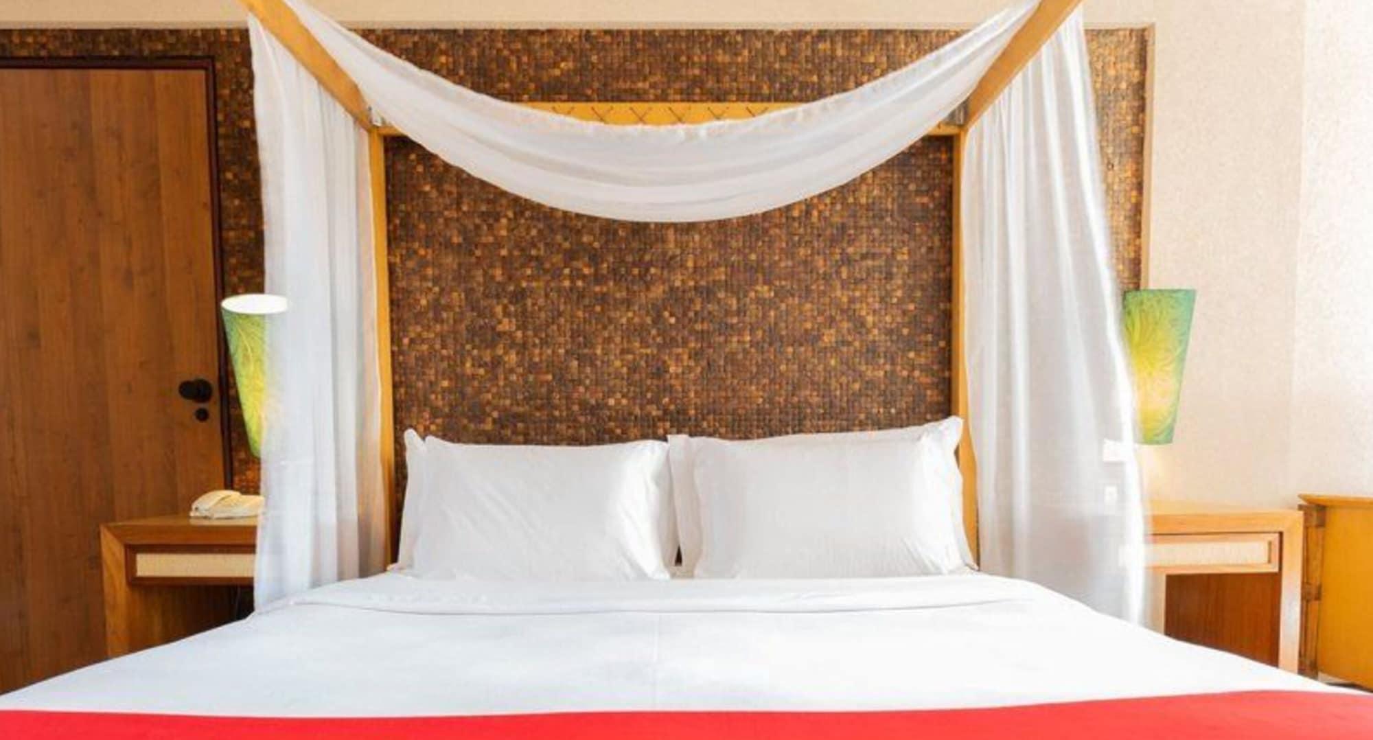 Ritz Lagoa Da Anta Hotel & Spa Maceió Exterior foto A bed with a white bedsheet