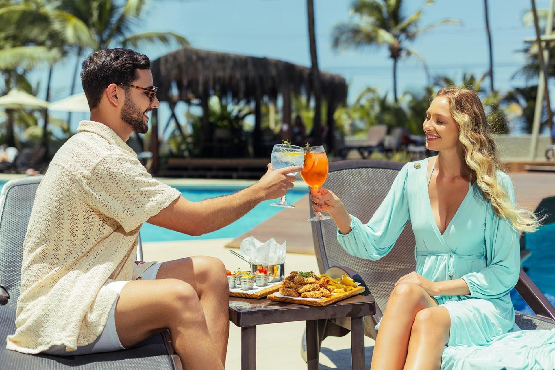 Ritz Lagoa Da Anta Hotel & Spa Maceió Exterior foto A couple drinking Aperol Spritz